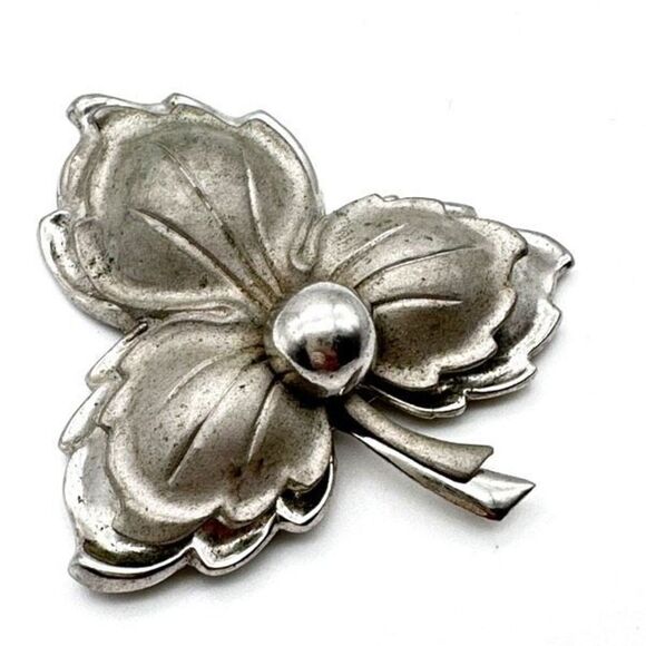 Vintage Jewelry - Vintage silver tone layered clover leaf acorn brooch pin unbranded unmarked